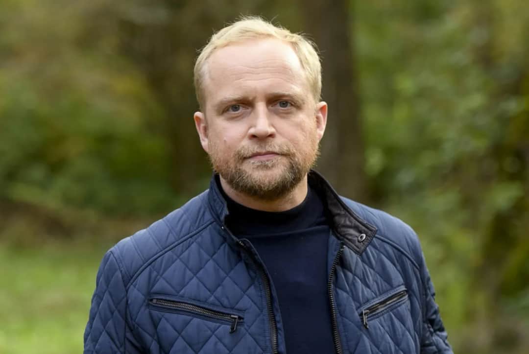 Najbogatszy aktor w Polsce: Jak Piotr Adamczyk zdobył fortunę?