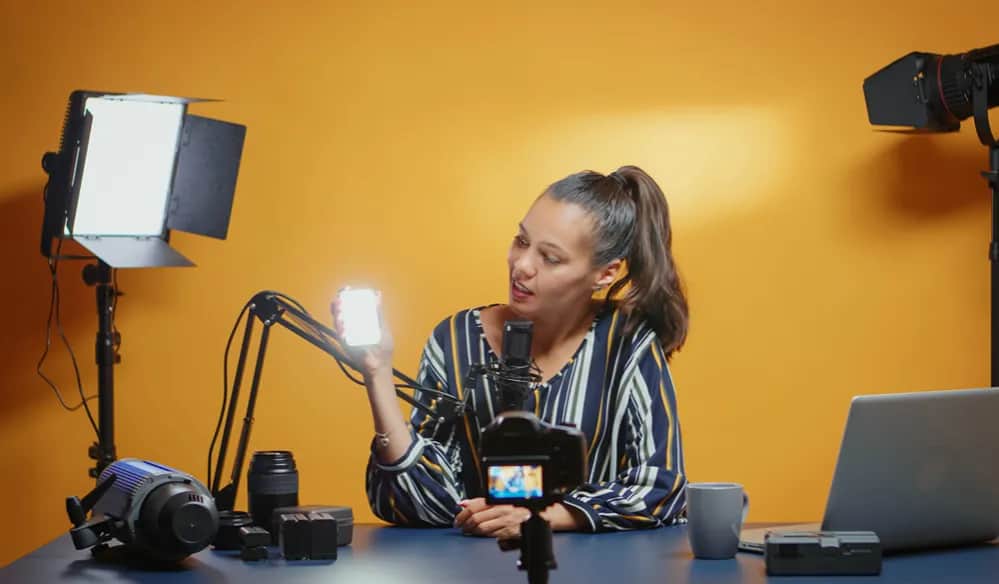 Jak założyć bloga filmowego i zbudować popularność w świecie recenzji