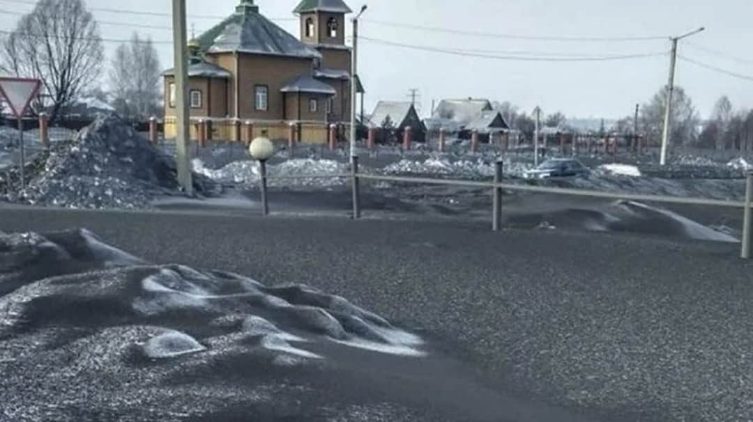 Dlaczego na nim śnieg jest czarny? Groźne zjawisko w naszym otoczeniu