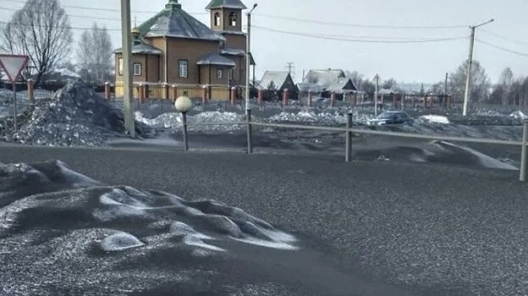 Dlaczego na nim śnieg jest czarny? Groźne zjawisko w naszym otoczeniu