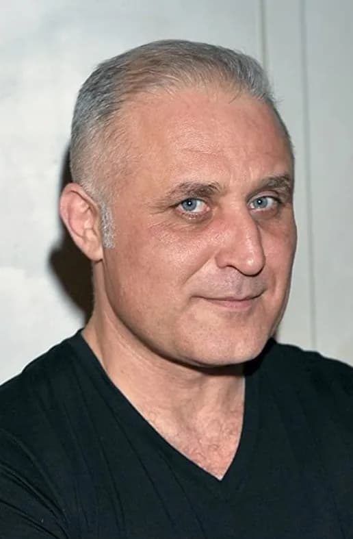 Przemysław Bluszcz aktor: fascynująca biografia i niezapomniane role