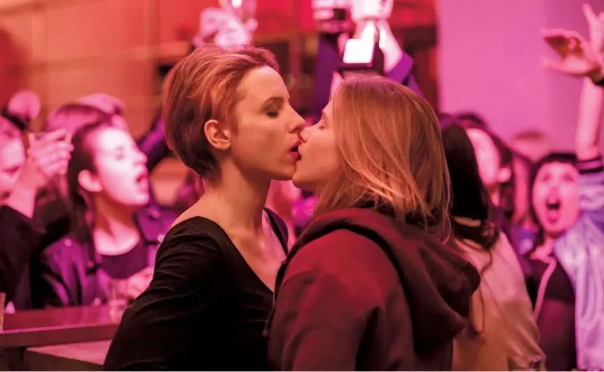 Najlepsze filmy i seriale o lesbijkach: 15 poruszających historii miłosnych