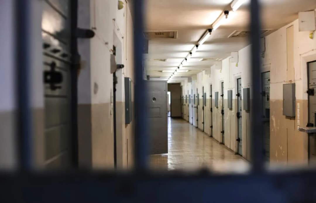 Co oznacza cwel w slangu więziennym: znaczenie, pochodzenie i użycie