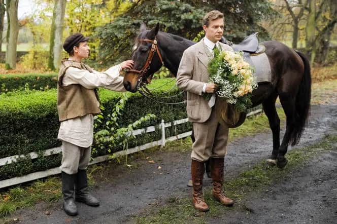 Ile odcinków ma Dom pod dwoma orłami? Sprawdź liczbę i sezony serialu!